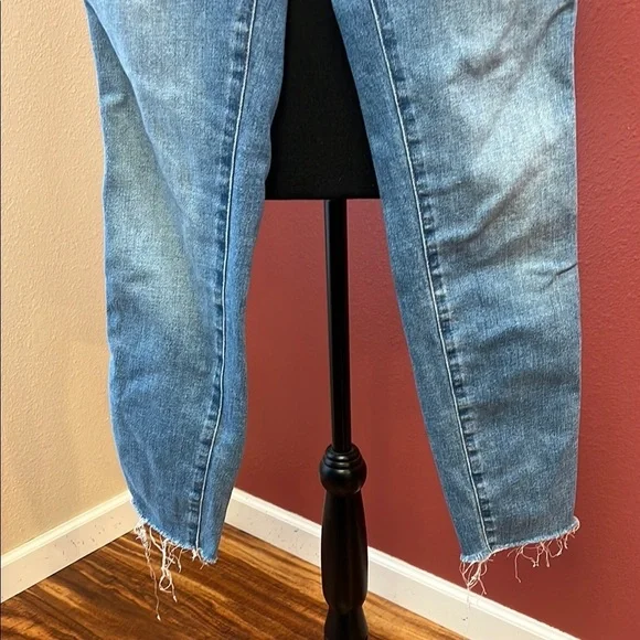 Madewell 10 inch High Rise Raw Hem Jeans - Picture 4 of 10
